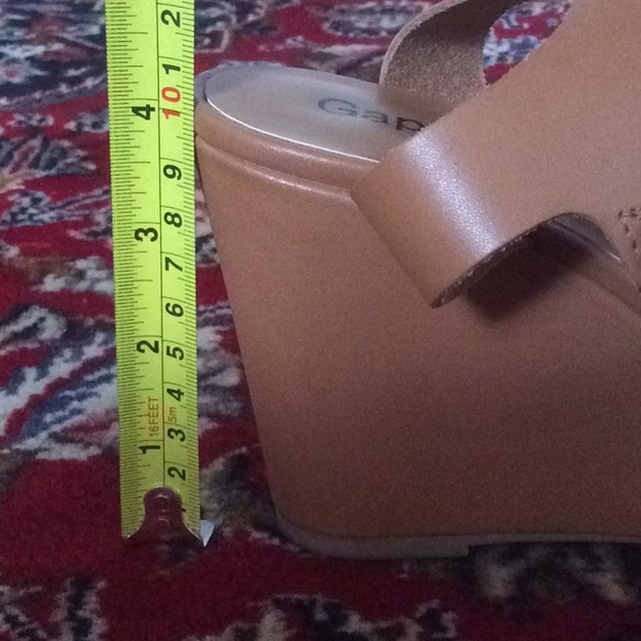 Beautiful Platform Sandal. Cognac colored, size 7 - Picture 5 of 7